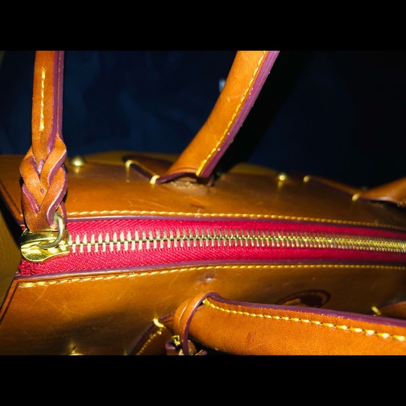 Beautiful AUTHENTIC Dooney and Bourke “WILSON PANAMA” shopping satchel. - Picture 3 of 9